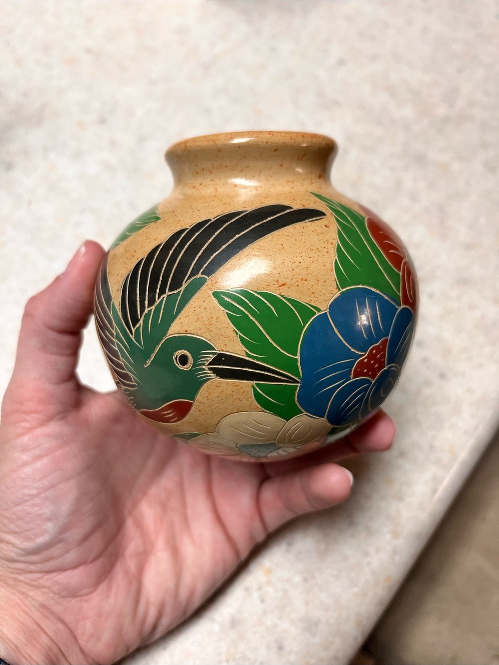 Nicaraguan pottery vase hummingbird flower signed Luz Amanda Gutierrez